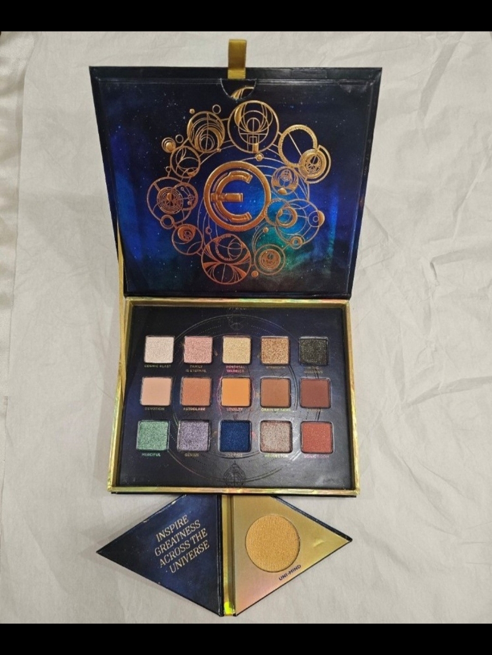 Urban Decay Marvel Eternals Eyeshadow 3D Pop Up Palette & Highlighter Set